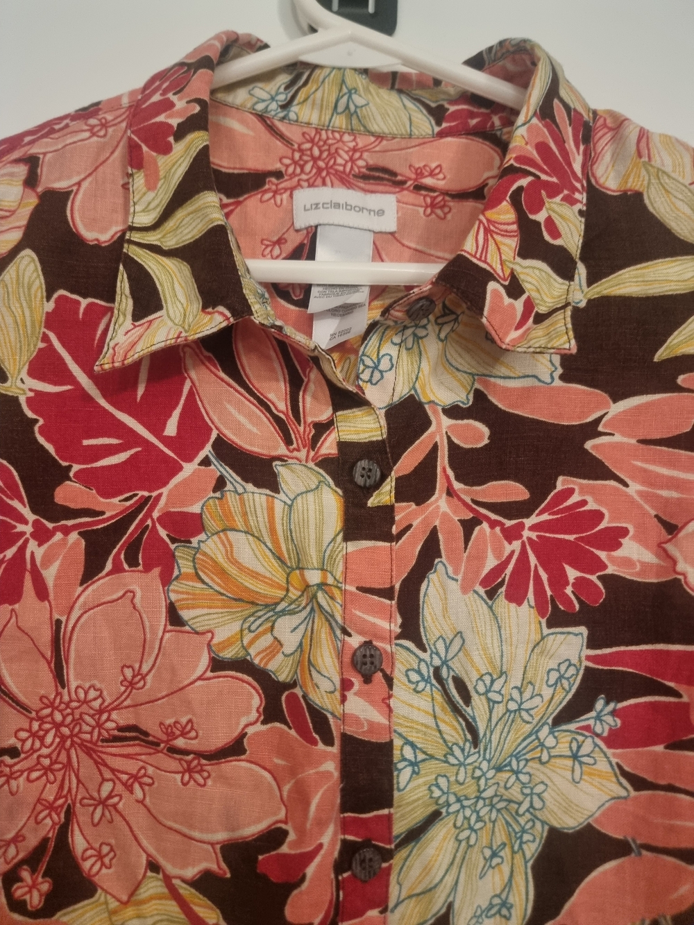 Liz Claiborne Black Sleeveless Floral Button-Down Top with Red and Orange Blooms - Picture 4 of 11